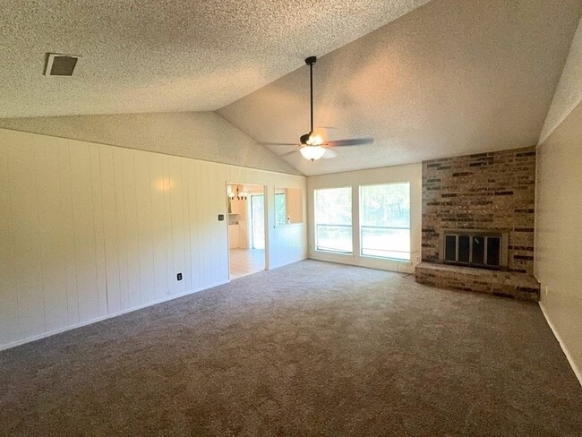 Building Photo - 1613 Edgehill Rd