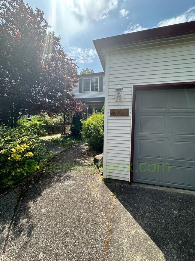 Building Photo - Beautiful 3-Bedroom House with 2.5 Bathroo...