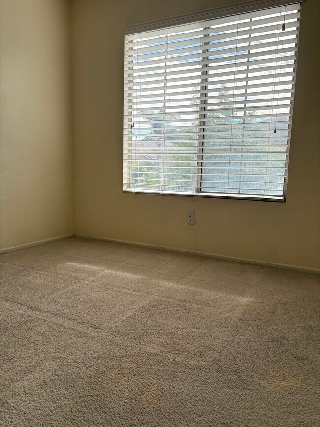 Foto del edificio - 16466 Denhaven Ct