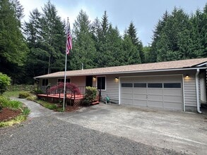 Building Photo - 4005 NE Kedros Dr