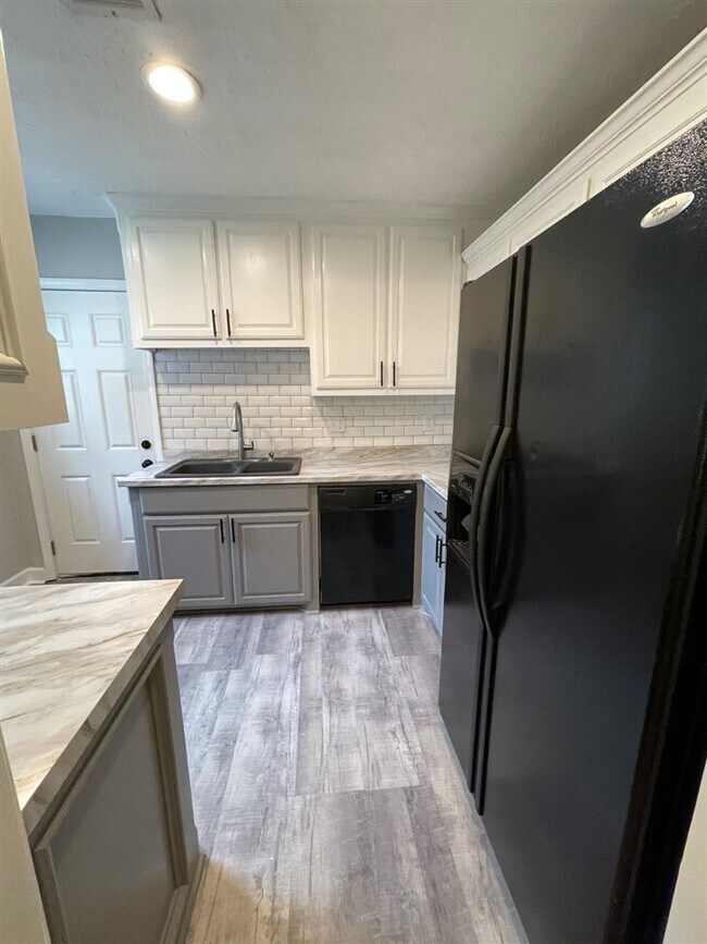 Foto del edificio - 1108 NW Maple Ave