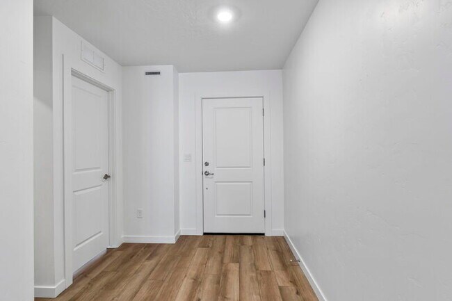 Foto del edificio - 6743 W Yoke St