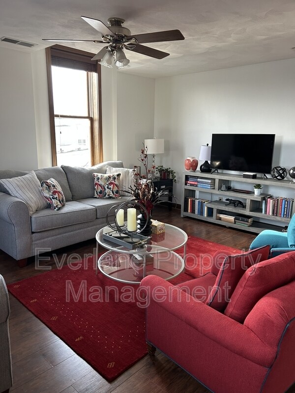 Foto del edificio - 65 E Cedar St