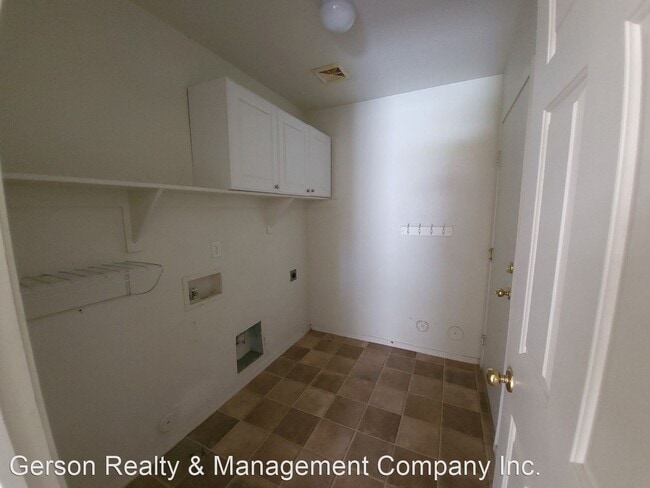Building Photo - 3 br, 2.5 bath House - 19705 E. Emperor Blvd