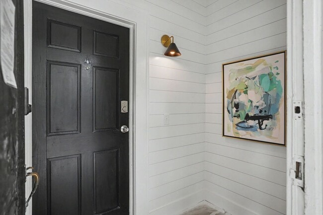 Building Photo - 2 bedroom 1 bathroom renovated Ardsley Park