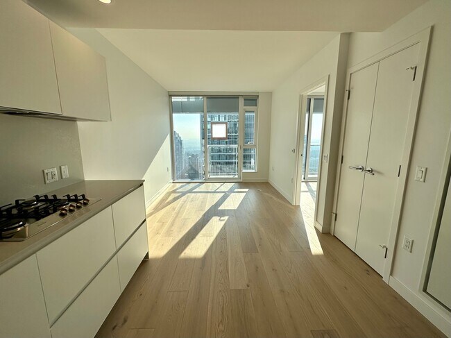 Photo du bâtiment - 6000 McKay Ave