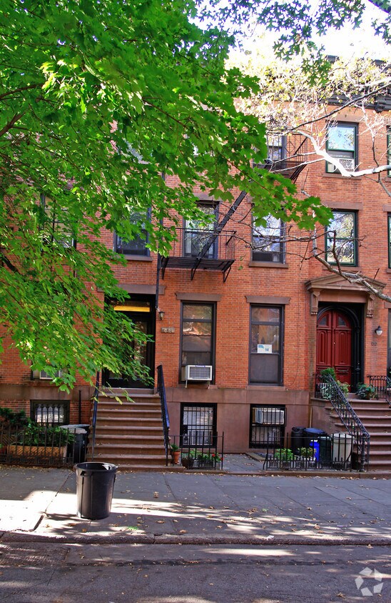 Building Photo - 134 Pacific St