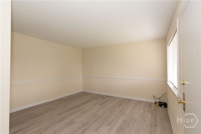 Building Photo - 291 S Finley St