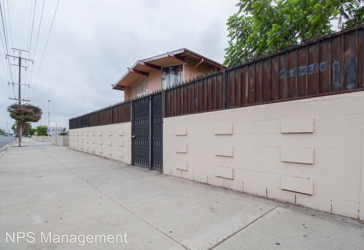 Building Photo - 2 br, 1 bath Apartment - 7735 East Florenc...