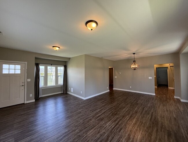 Building Photo - Charming Downtown Anacortes Home - Avail Now!