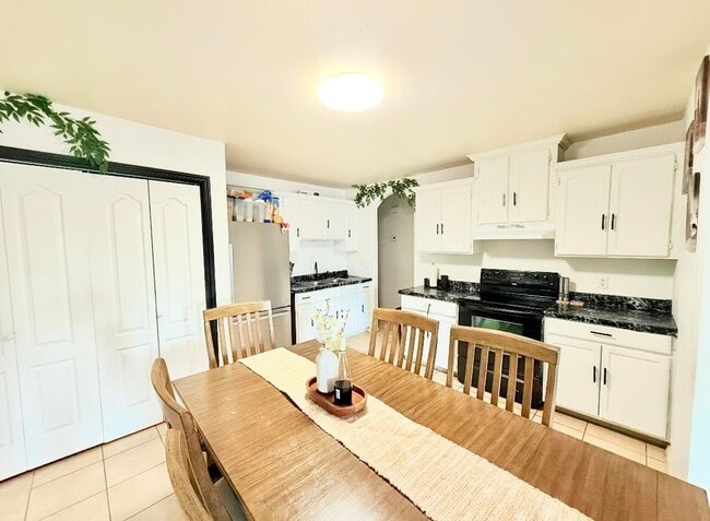 Building Photo - 4707 Los Laureles Ln
