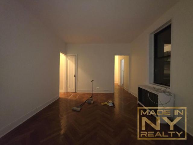 Foto del edificio - 1 bedroom in ASTORIA NY 11102