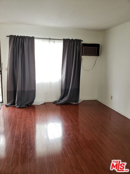 Foto del edificio - 5641 Halbrent Ave