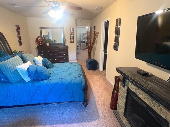 Building Photo - 6117 Golf View Crossing