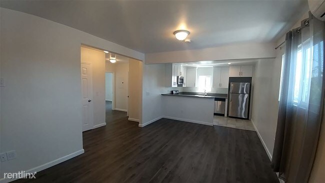 Building Photo - 1270 W 39th St