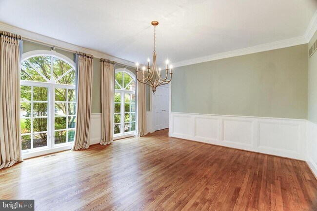 Foto del edificio - 8001 Greenwich Woods Dr