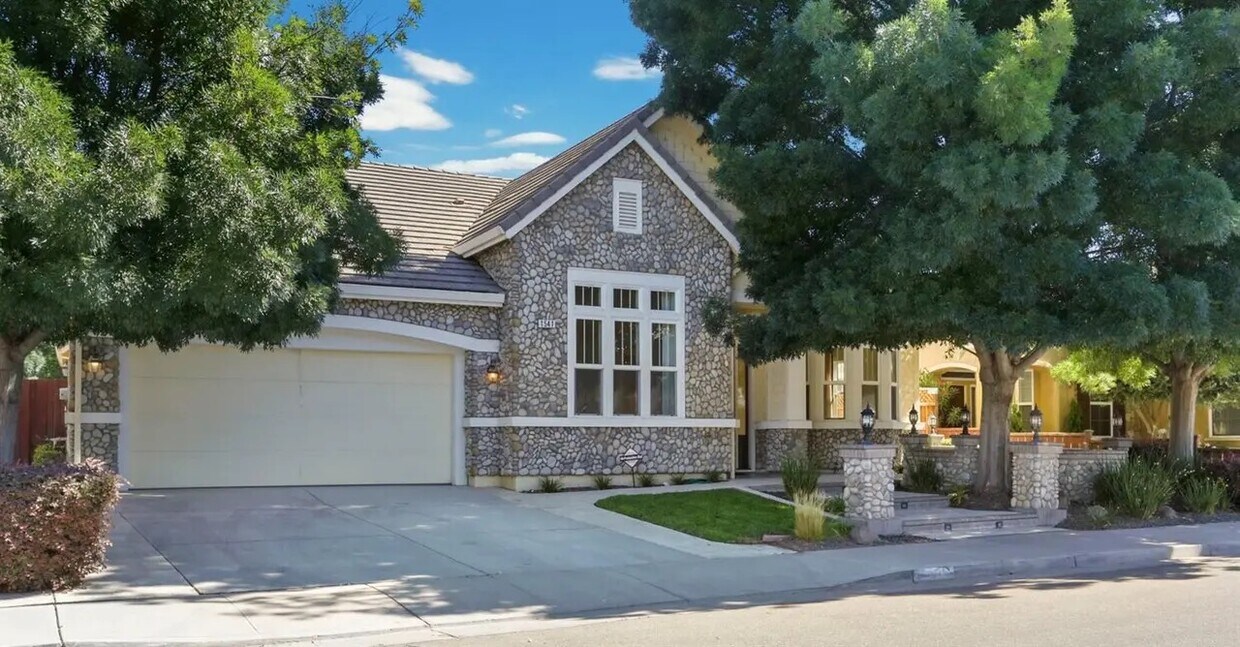 Foto principal - 1541 Biarritz St