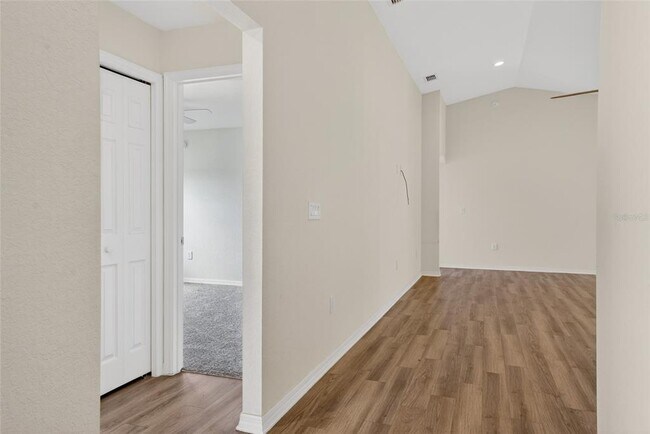 Building Photo - 522 Pentas Ln