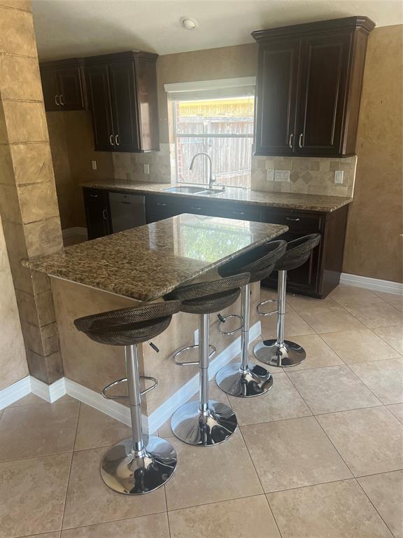 Foto del edificio - 5103 Summer Oak Dr
