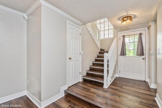 Building Photo - 6000 Scotchwood Glen