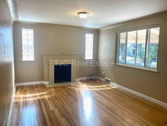 Photo - 798 Newport St House