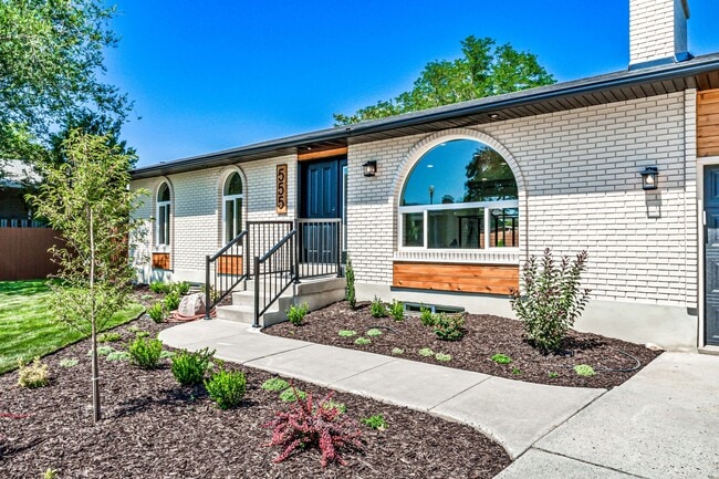 Building Photo - 555 E 9050 S