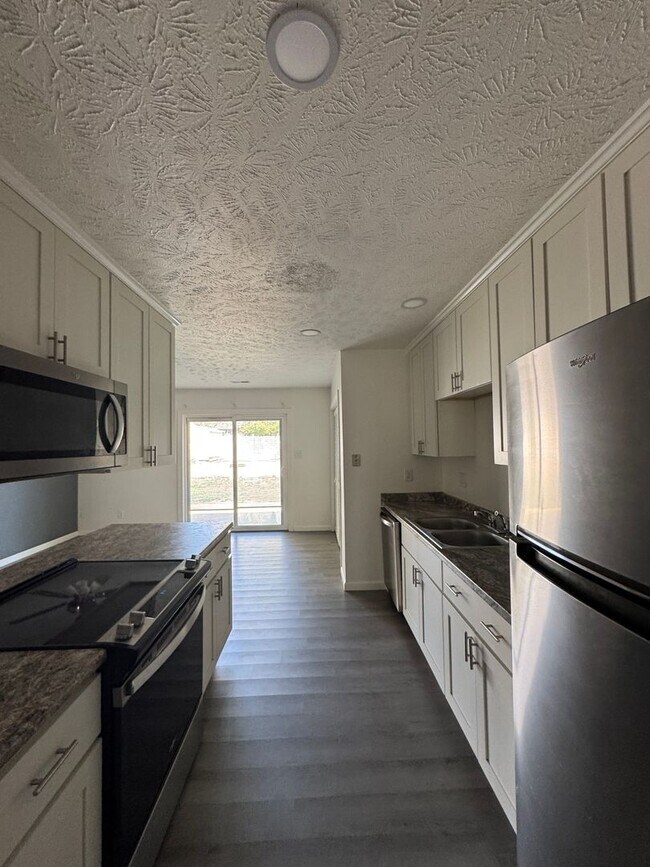 Foto del edificio - Charming 3 Bed 2 Bath Home with Fenced Yard