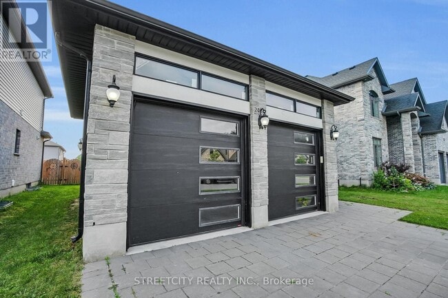 Photo du bâtiment - 2407 Red Thorne Ave