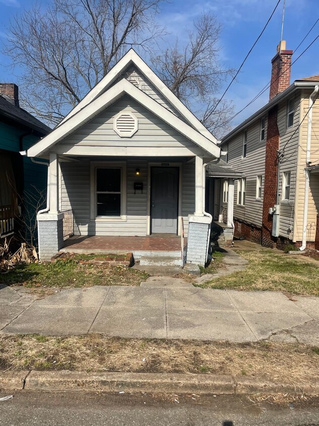 Knoxville 37921 - Charming 3-Bedroom, 1 Bath Home in Knoxville – Available Now! - Contact Lisa Vi... - Knoxville 37921 - Charming 3-Bedroom, 1 Bath Home in Knoxville – Available Now! - Contact Lisa Vi...
