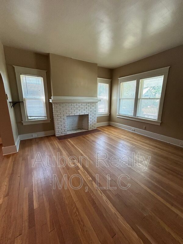 Foto del edificio - 5313 Charlotte St