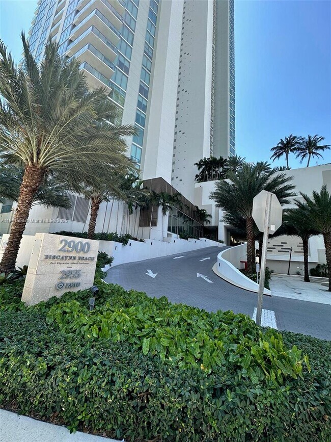 Foto del edificio - 2900 NE 7th Ave