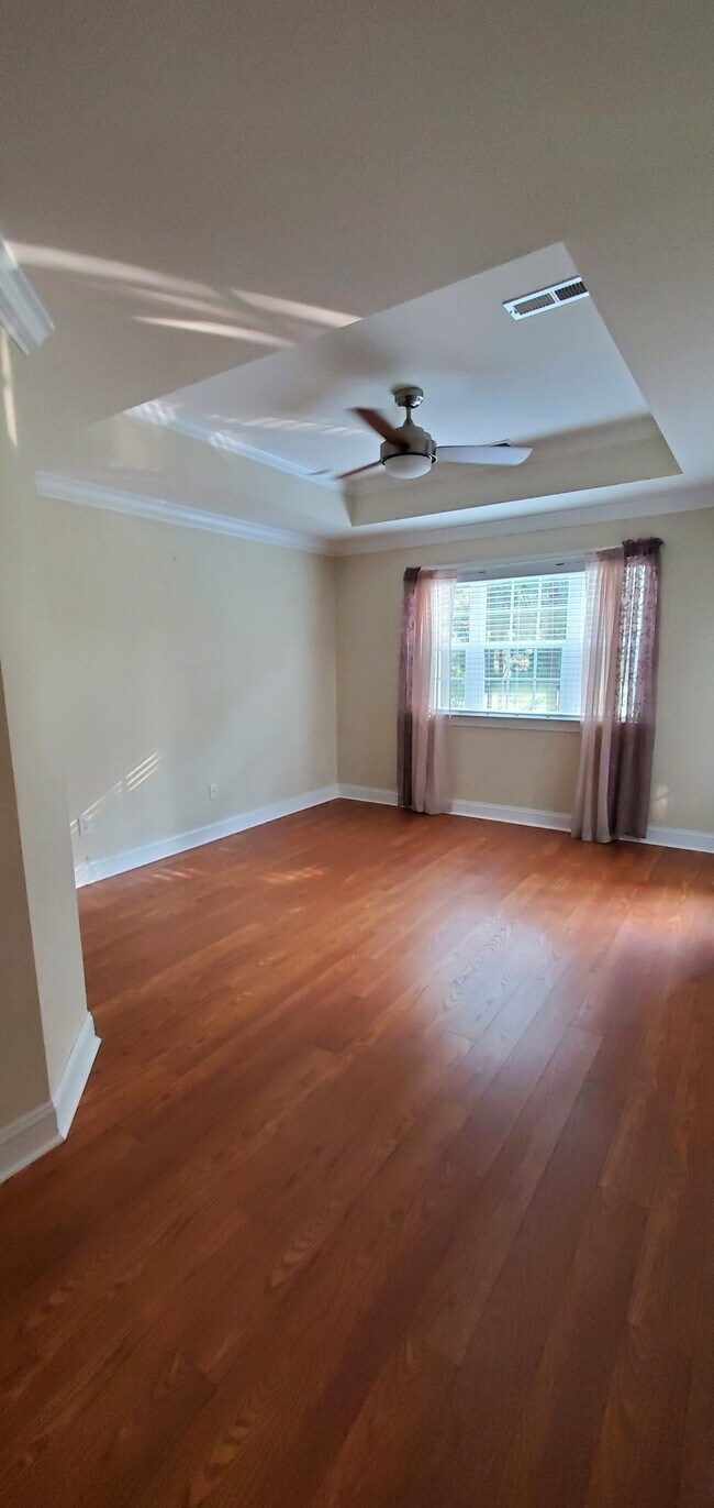 Master bedroom - 703 Shearwater Ct