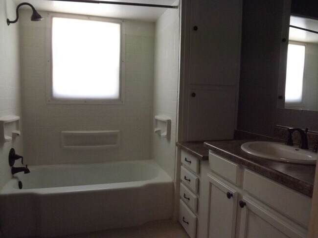 Foto del edificio - Pre Leasing for Fall 2026!!