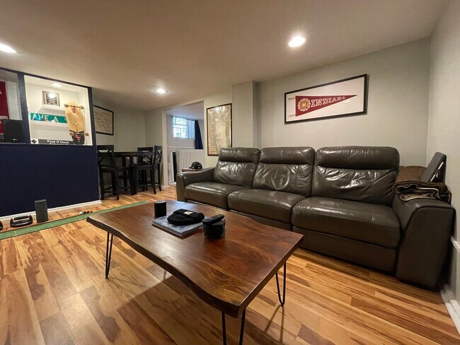 Foto del edificio - 2631 N Sheffield Ave