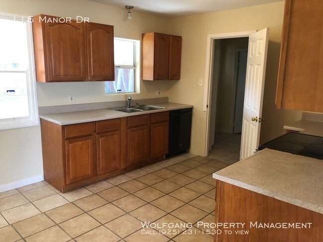 Building Photo - 115 Manor Dr