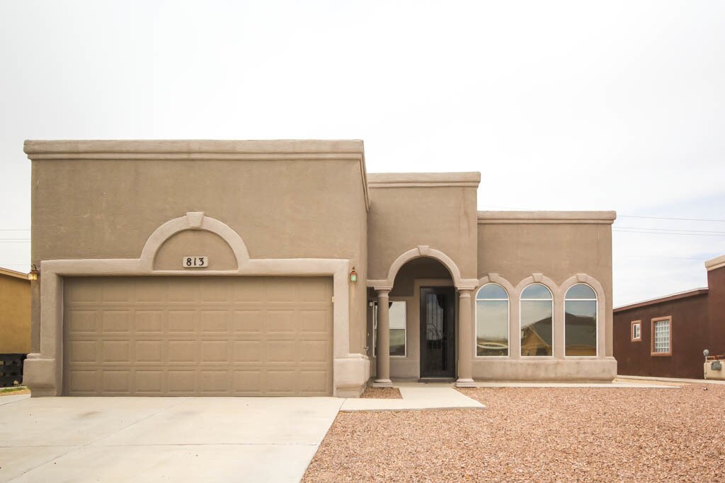 Primary Photo - 813 Desert Bush Dr