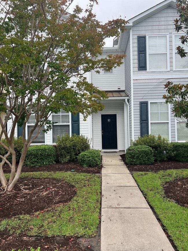 Building Photo - Spacious 3BR/3BA Townhome in Kiskadee Parke