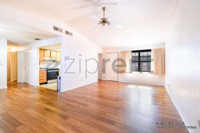 Building Photo - 3122 37th Ln S