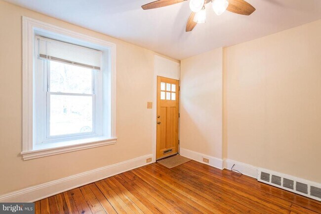 Foto del edificio - 4562 Silverwood St