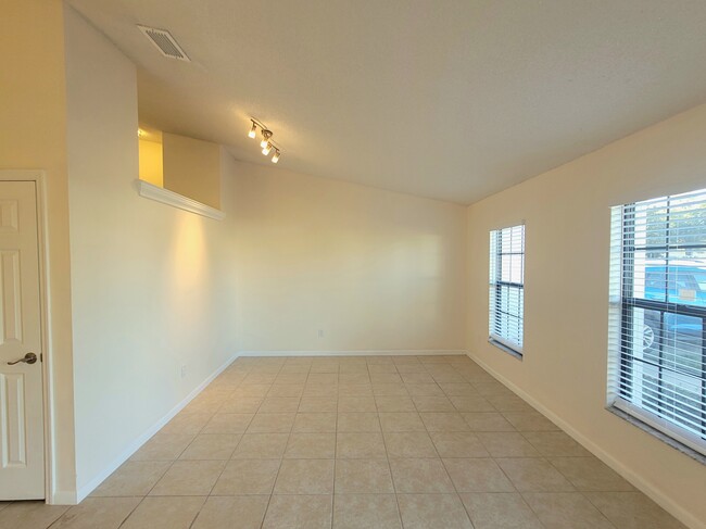 Building Photo - 9709 Peddlers Way