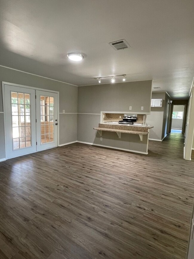 Building Photo - 3 bed 2 bath Home for Rent in Monroe | Pel...