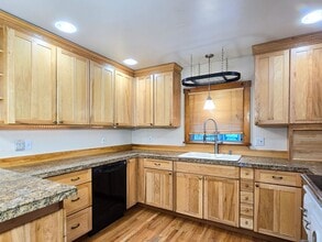 Building Photo - 851 6th Ave