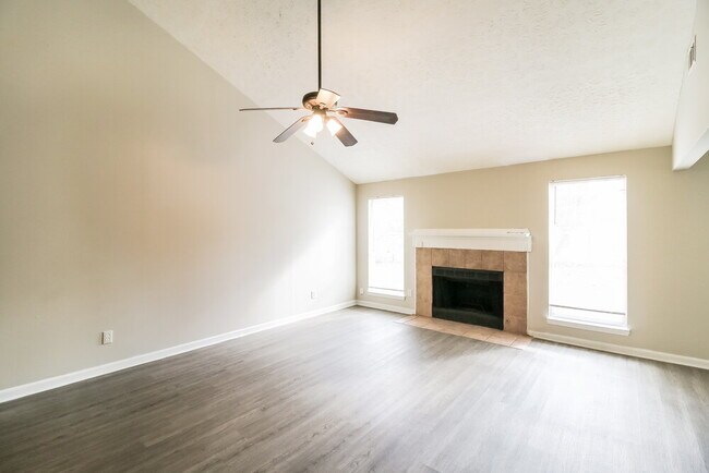Foto del edificio - 713 Arbor Hill Dr