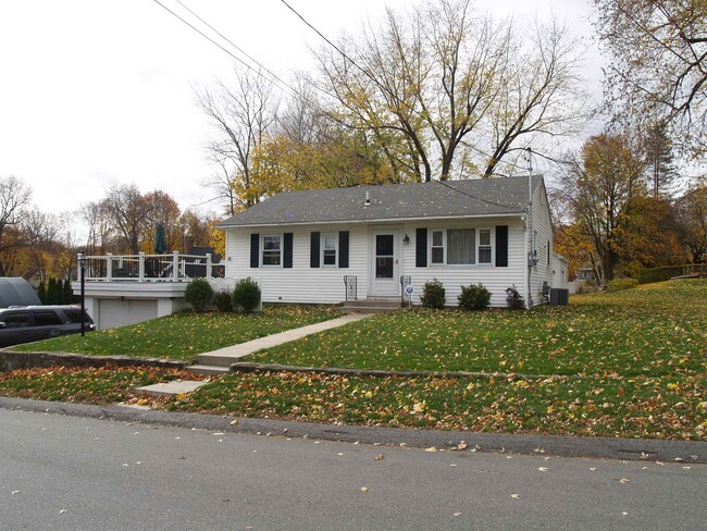 Building Photo - 14 Swan Ave