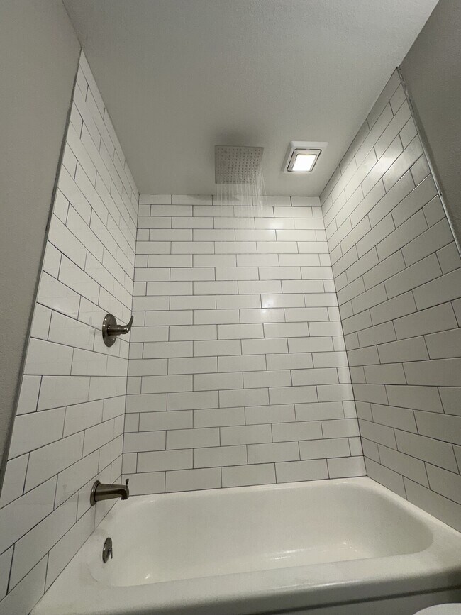 Building Photo - 604