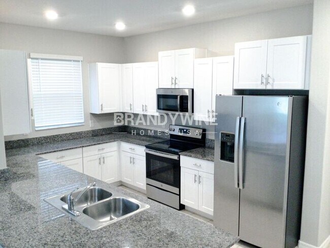 Foto del edificio - COMING SOON!! BELMONT TOWNHOMES!! 4 bedroo...