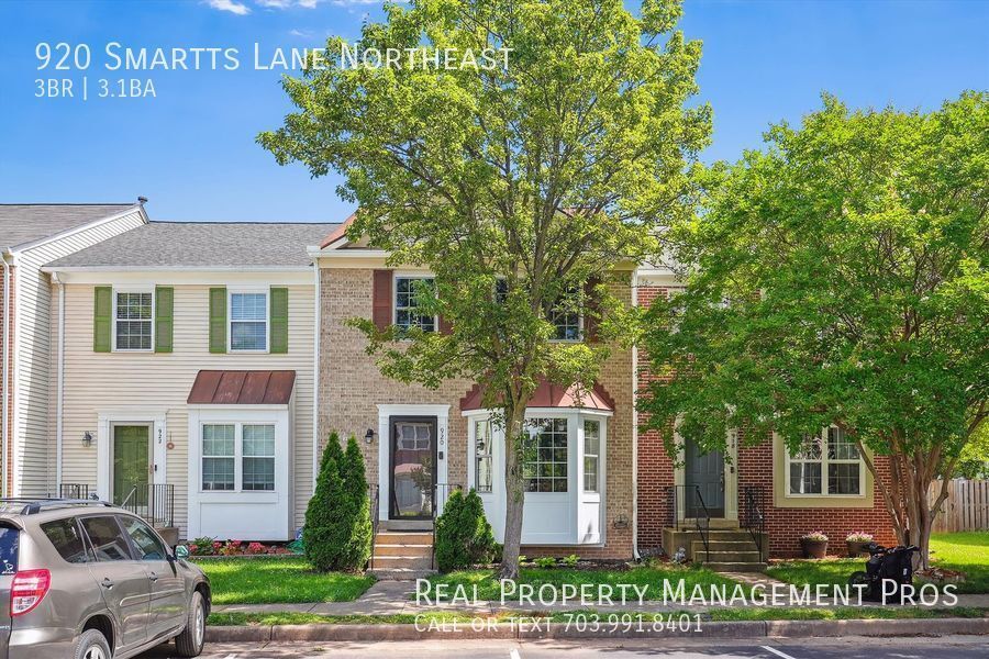 Primary Photo - Beautifully Updated Townhouse For Rent In ...