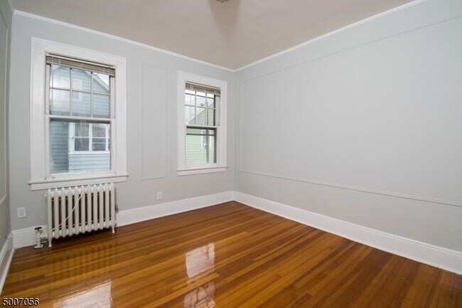 Building Photo - 1327 Alina St