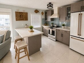 Building Photo - 5215 Coquina Key Dr SE