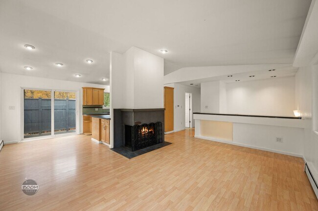 Foto del edificio - 4BD/2BA Anchorage Home – New Carpet, Fenced Yard, Near JBER